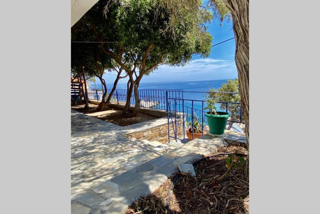 Πέτρινη Αυλή, Αρμενιστης Ικαρια Villa Armenisztísz Kültér fotó