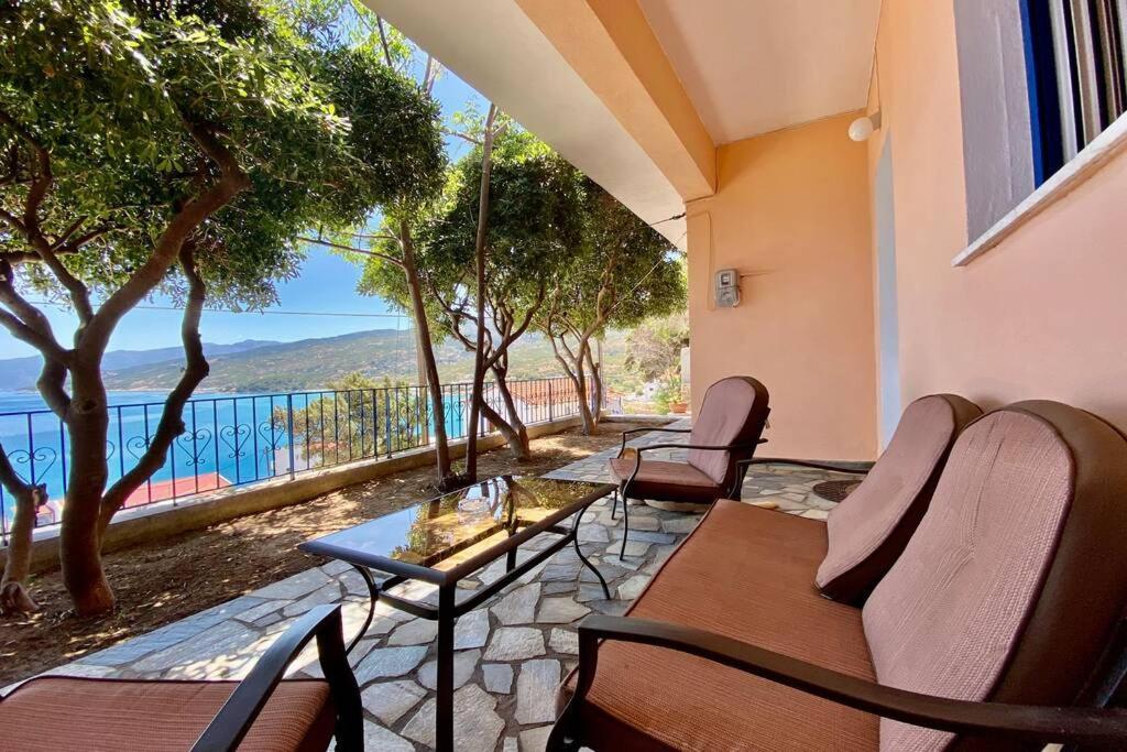 Πέτρινη Αυλή, Αρμενιστης Ικαρια Villa Armenisztísz Kültér fotó